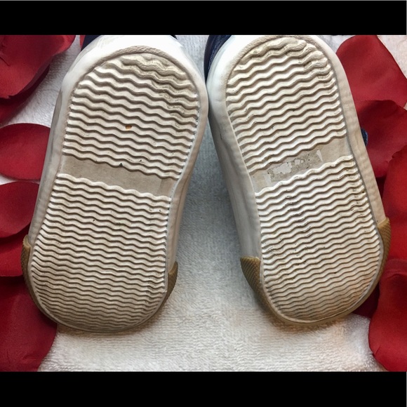 SOLD-Boys Sneakers - Picture 3 of 4